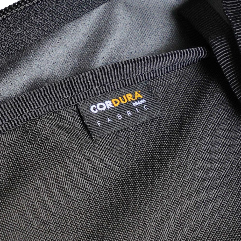 500デニールのコーデュロイナイロンを使用しています。 </br>耐久性に優れた高級感のある素材です。
