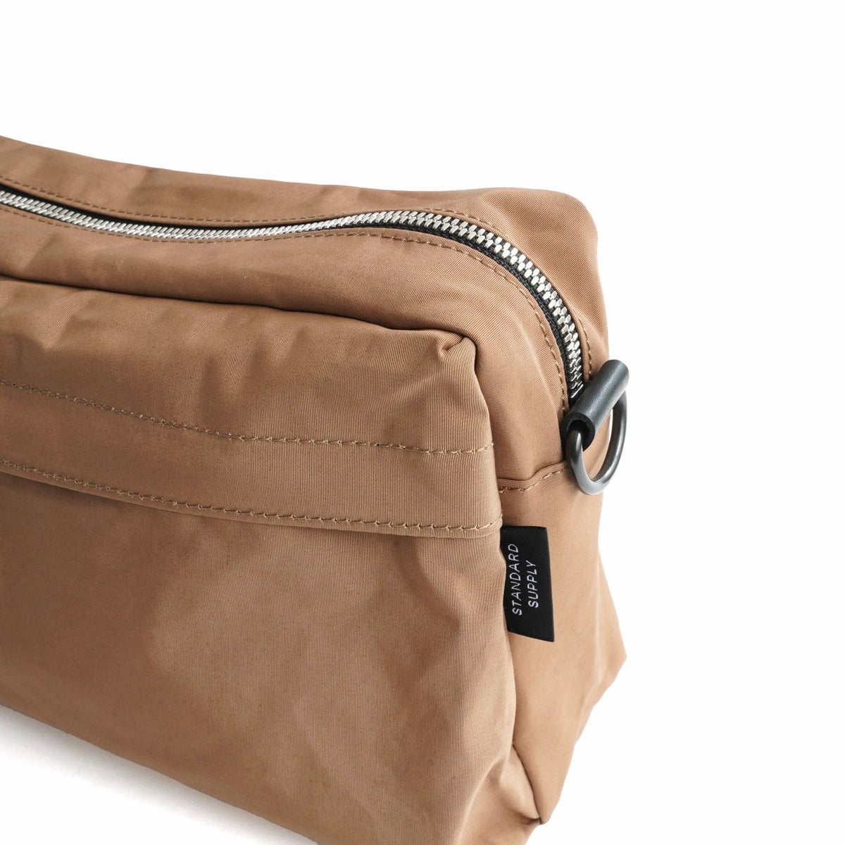 綿60%、ナイロン40%の生地を使用。軽さと耐久性を兼ね備えた、発色の良い素材です。