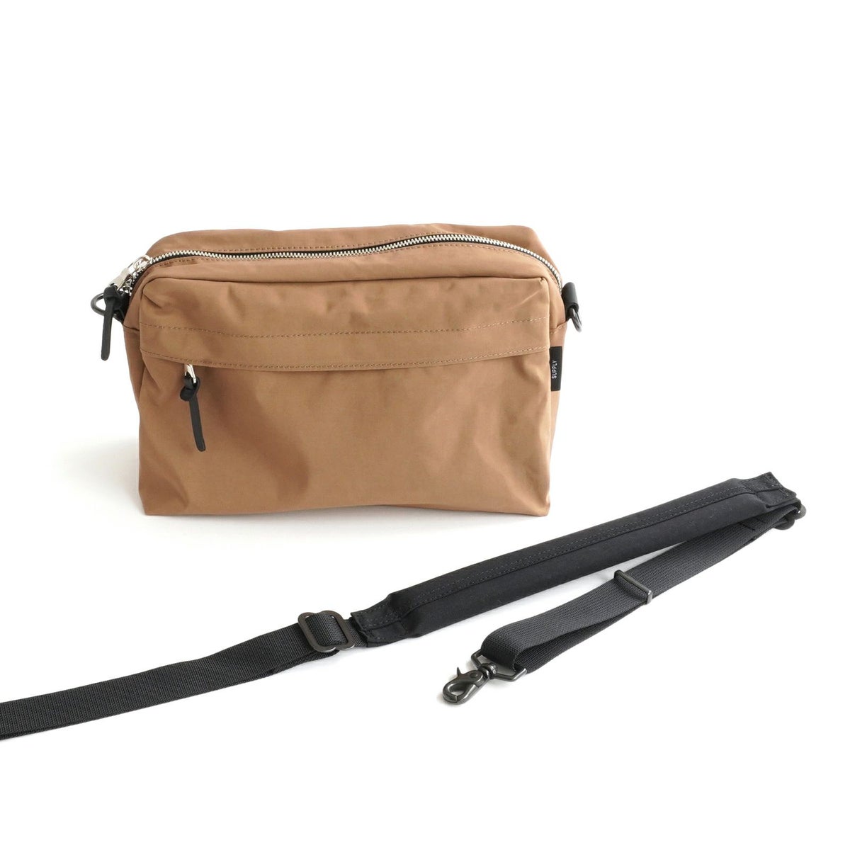 ショルダーストラップは取り外し可能で、ポーチとしても使用できます。