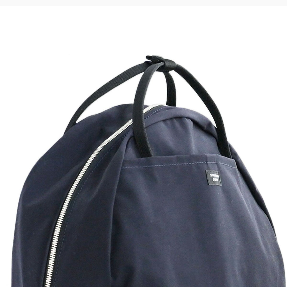 ハンドルは自立しているので持ちやすく、</br>ホックで束ねることができます。