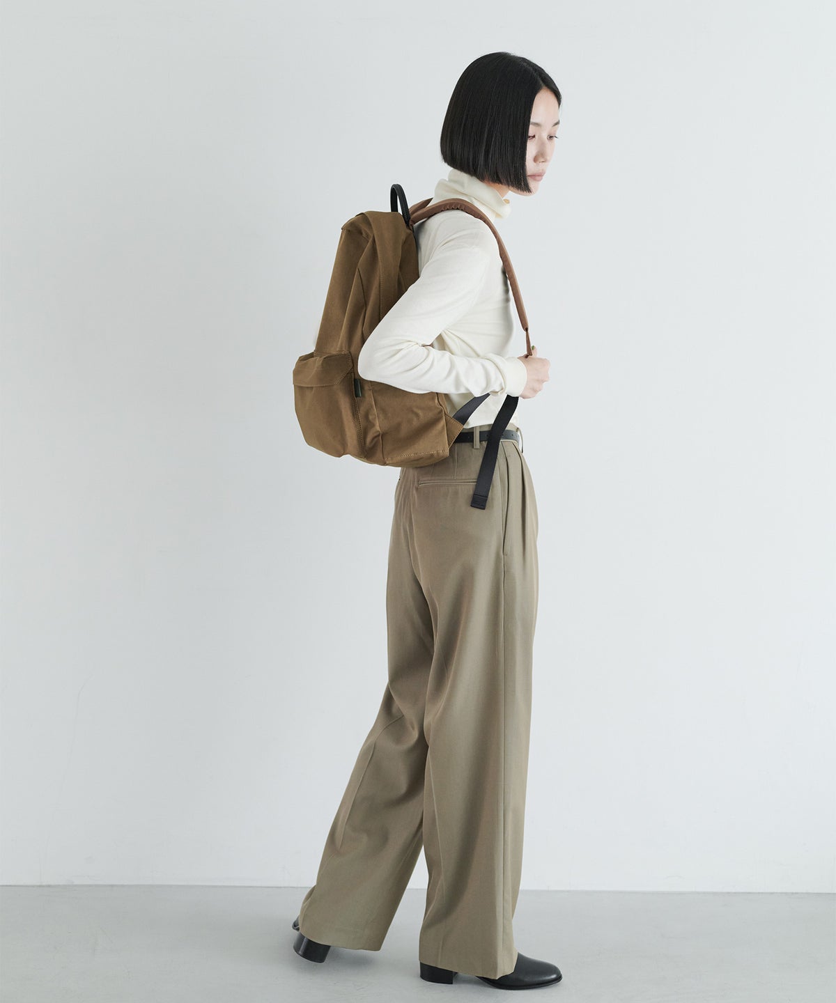 現在こちらのカラー（SEPIA）の展開はございません。モデル身長：173cm
