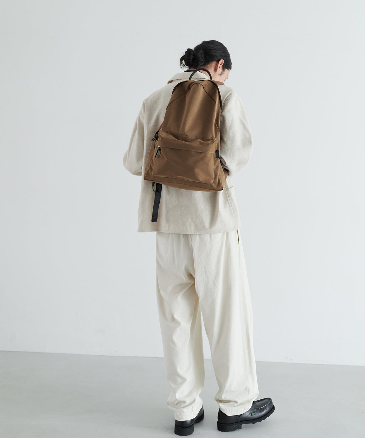 現在こちらのカラー（SEPIA）の展開はございません。モデル身長：181cm