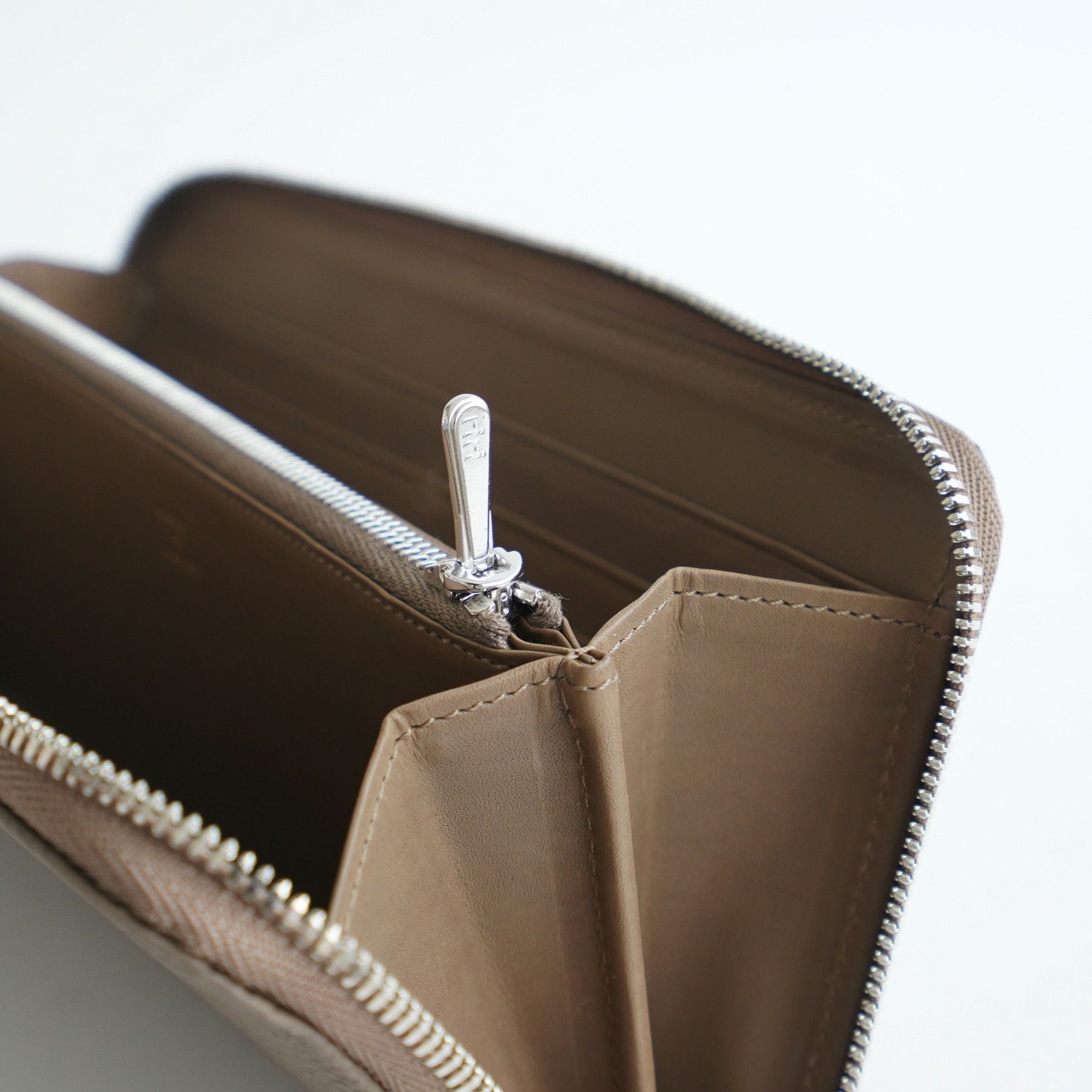 GRACE ROUND ZIP LONG WALLET ラウンドジップロングウォレット