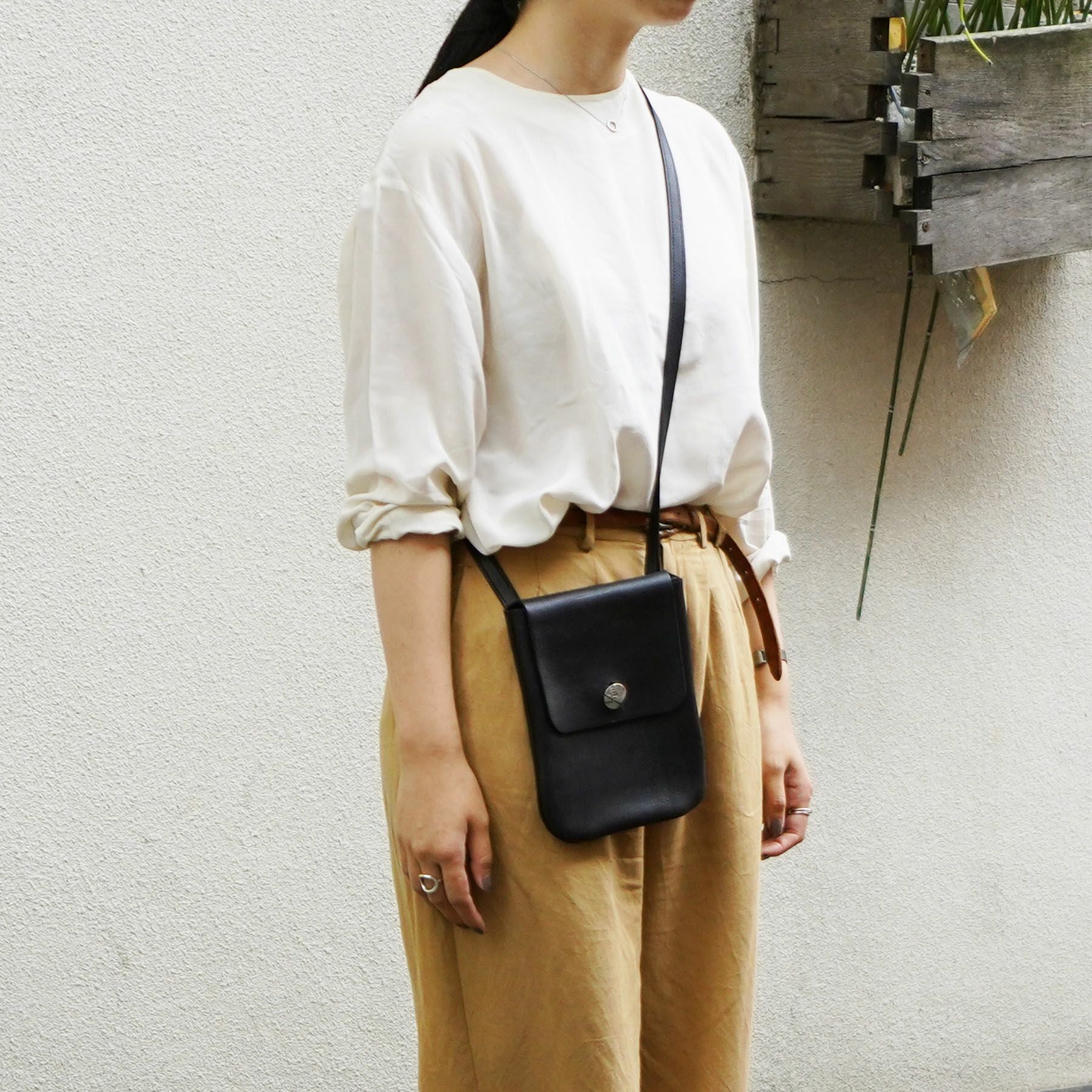 バッグ ARTS&CRAFTS 15th KUDU FLAT SHOULDER S 15th KUDU FLAT SHOULDER S フラットショルダーS | evergreen works