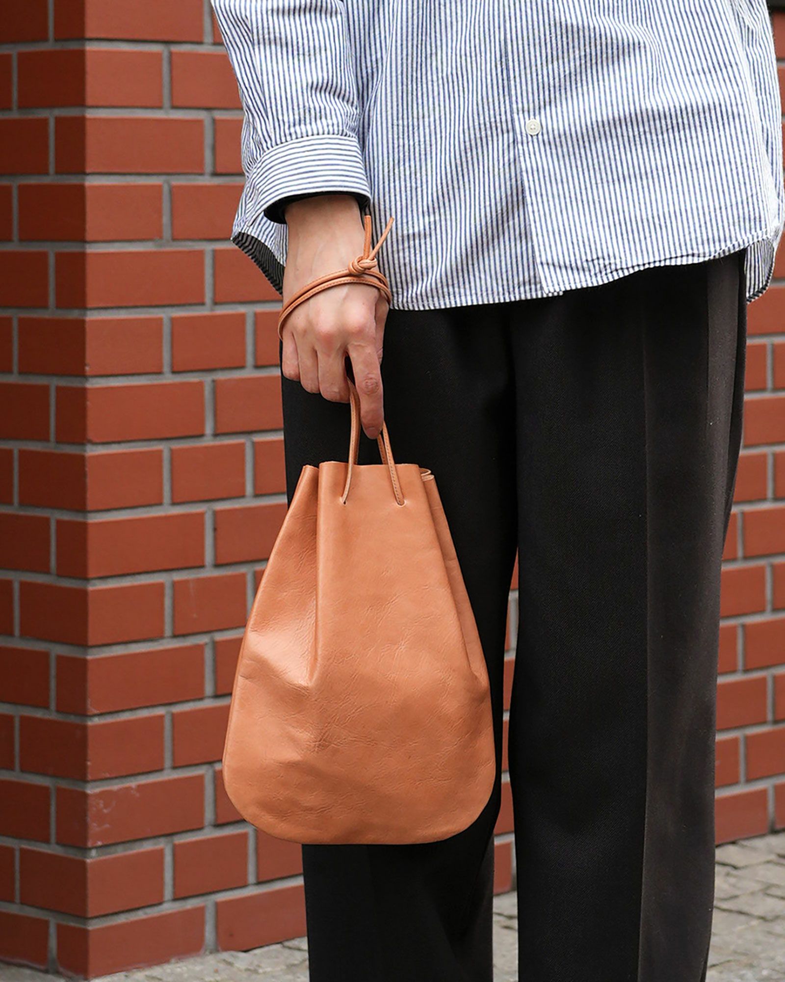 HORSE LEATHER DROP SHAPE POUCH M ドロップシェイプポーチM