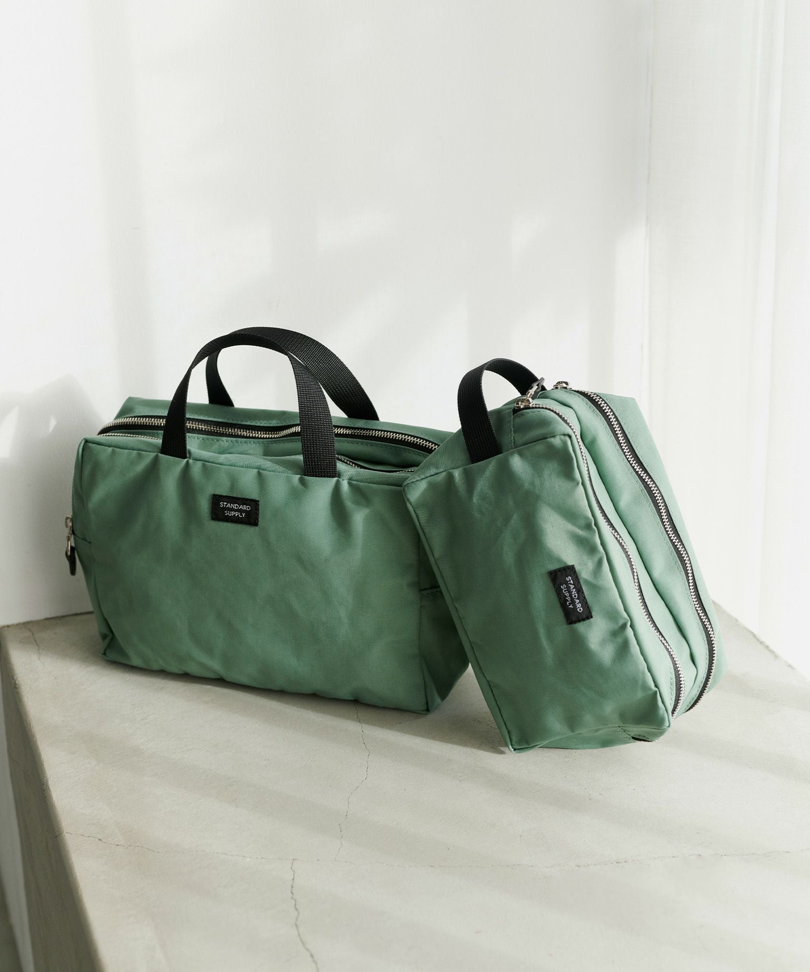 SIMPLICITY LIMITED COLOR 2R SQUARE POUCH M 2ルームスクエアポーチM