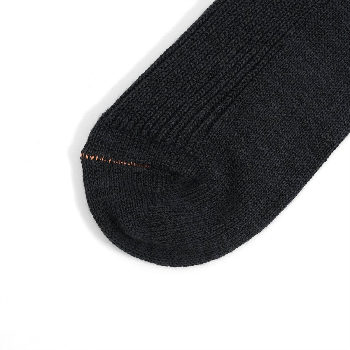 Mサイズのつま先の刺繍はオレンジです。