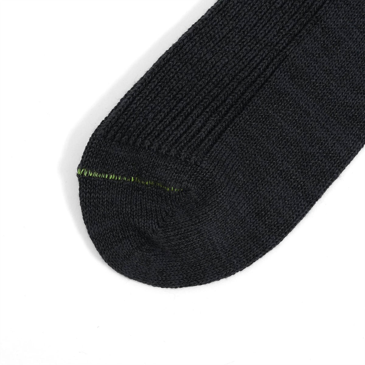 Lサイズのつま先の刺繍はグリーンです。